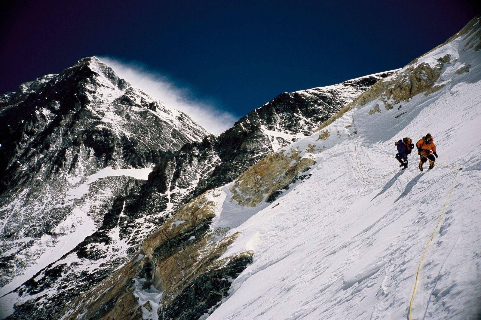 Nueva ruta en el Everest: dos montañistas intentarán la hazaña